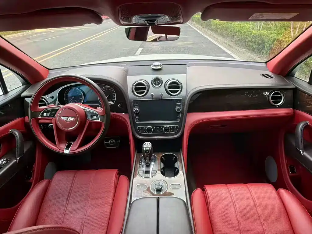 Bentley Bentayga — миниатюра 3