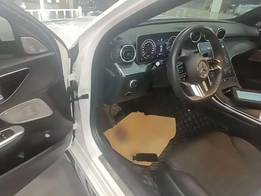 Mercedes-Benz C-Class — миниатюра 16