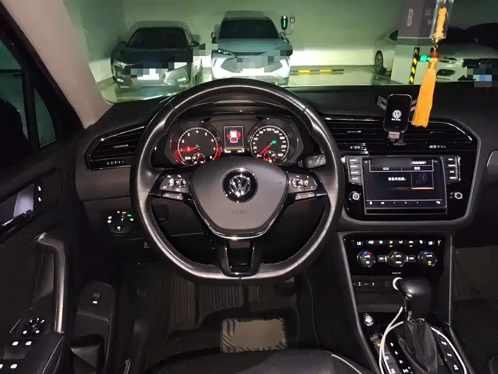 Volkswagen Tiguan L — миниатюра 11