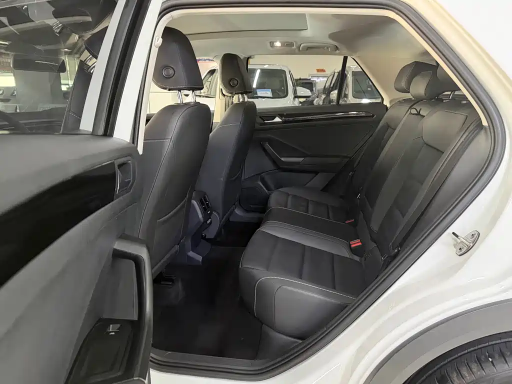 Volkswagen T-Roc — миниатюра 5
