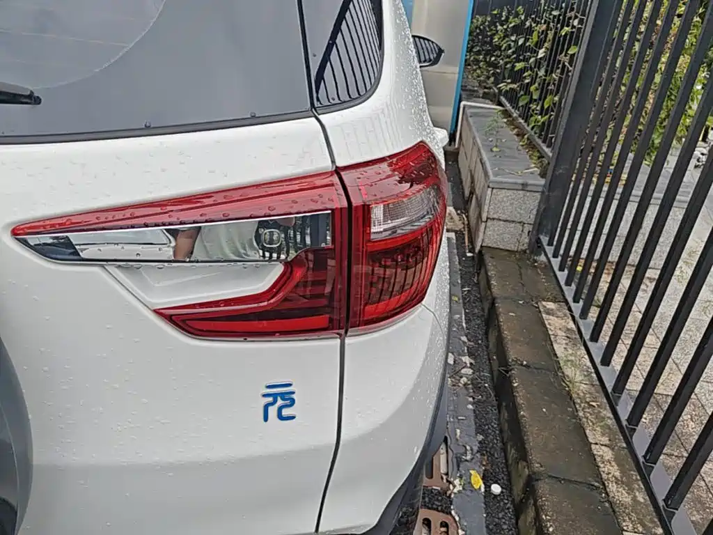 BYD Yuan EV — миниатюра 8