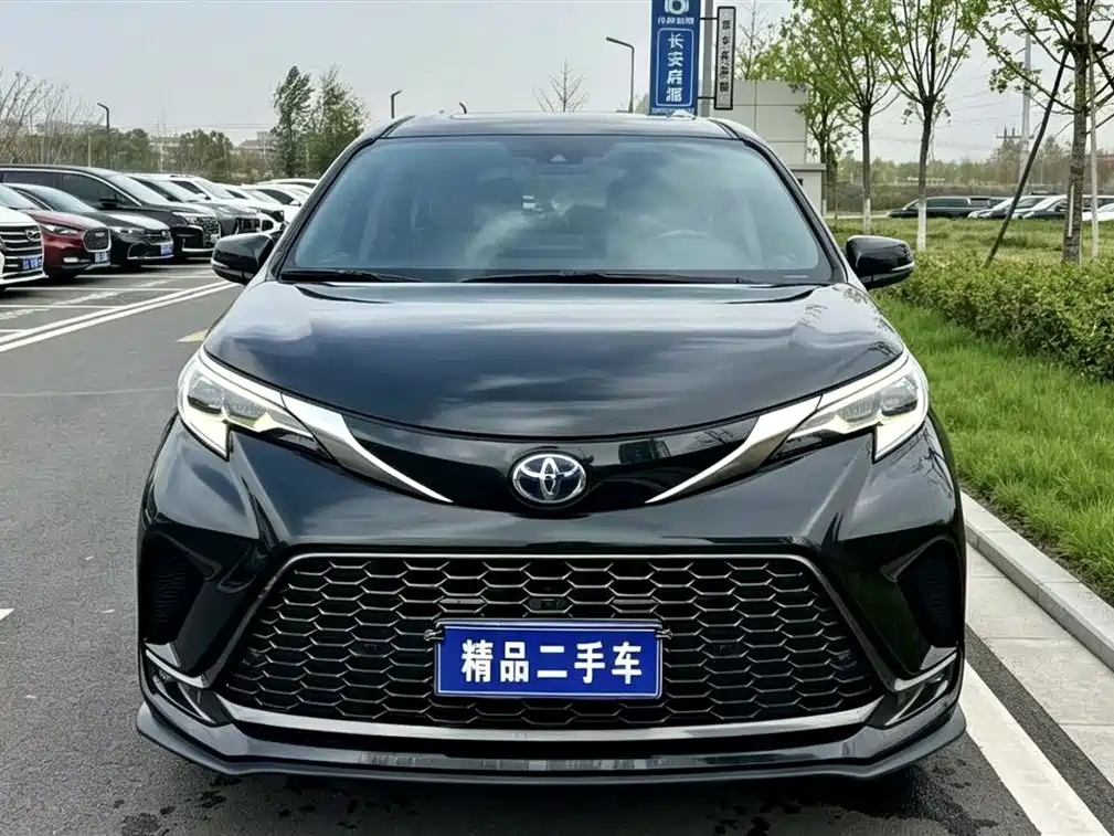 Toyota Granvia 2023 2.5L Luxury PLUS