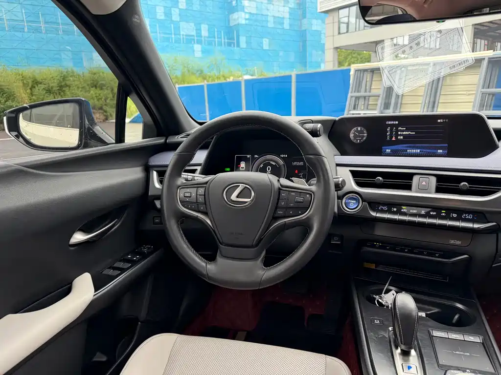 Lexus UX New Energy — миниатюра 7