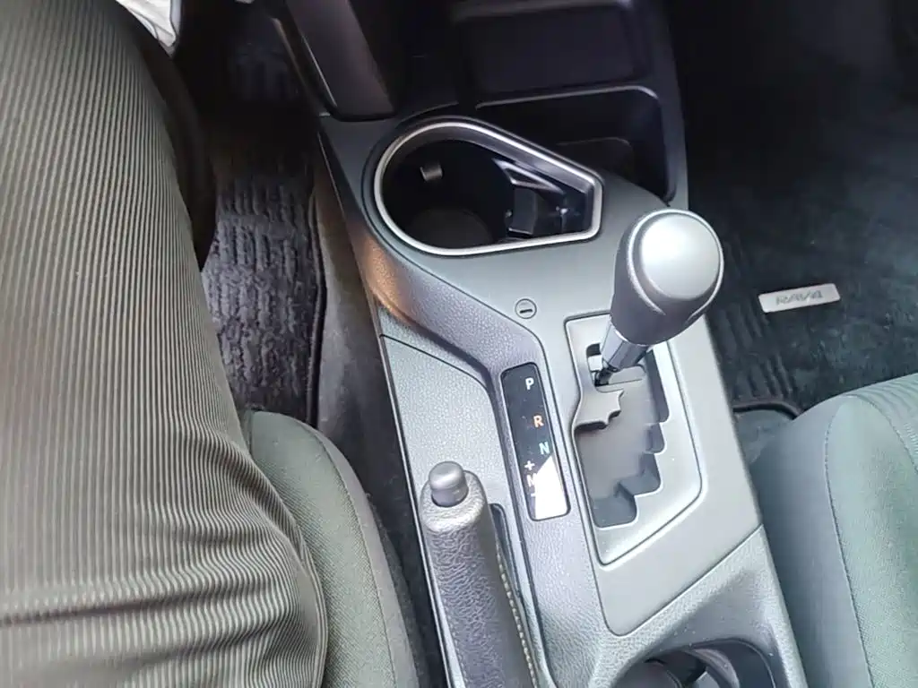 Toyota RAV4 — миниатюра 7
