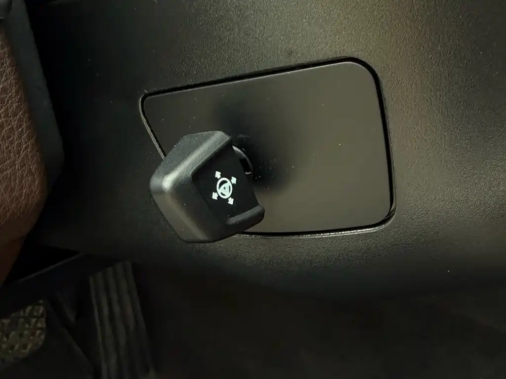 BMW 5 Series — миниатюра 9