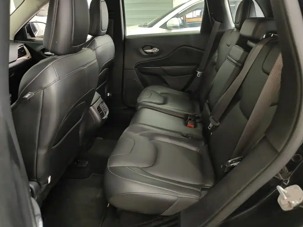 Jeep Cherokee — миниатюра 17