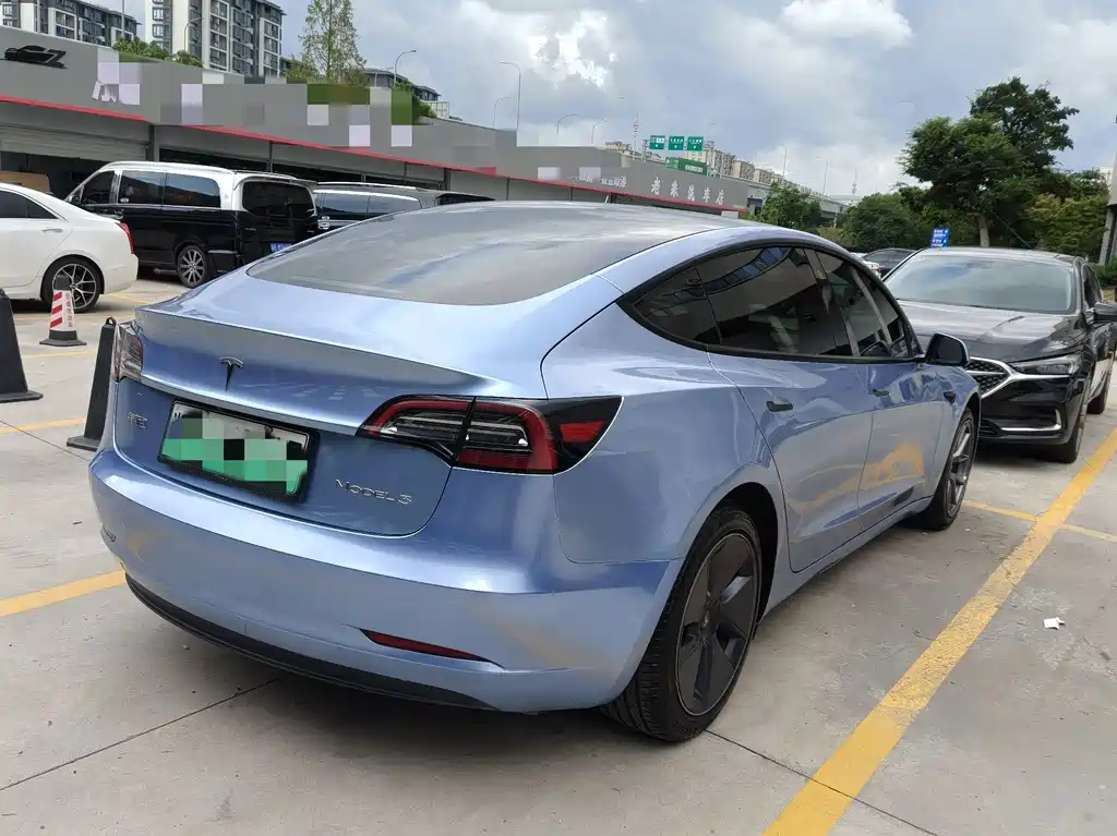 Tesla Model 3 — миниатюра 12