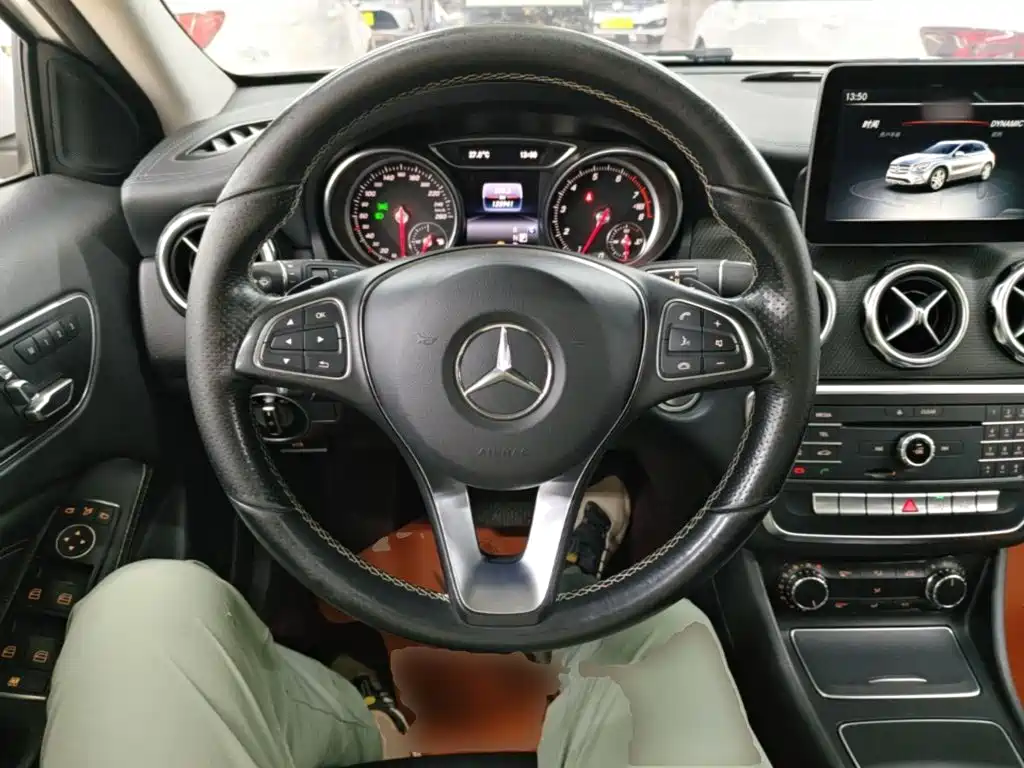 Mercedes-Benz GLA — миниатюра 11