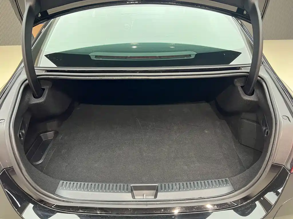 Mercedes-Benz E-Class New Energy — миниатюра 9