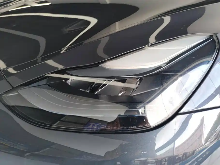 Tesla Model Y — миниатюра 5