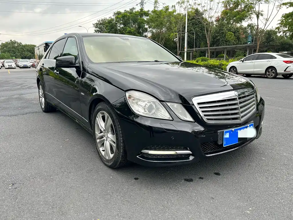 Mercedes-Benz E-Class — миниатюра 3