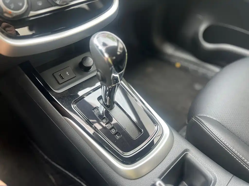 Nissan Tiida — миниатюра 11