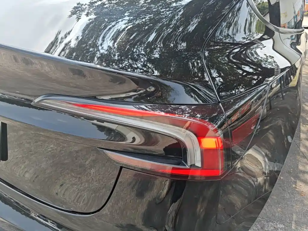 Tesla Model 3 — миниатюра 8