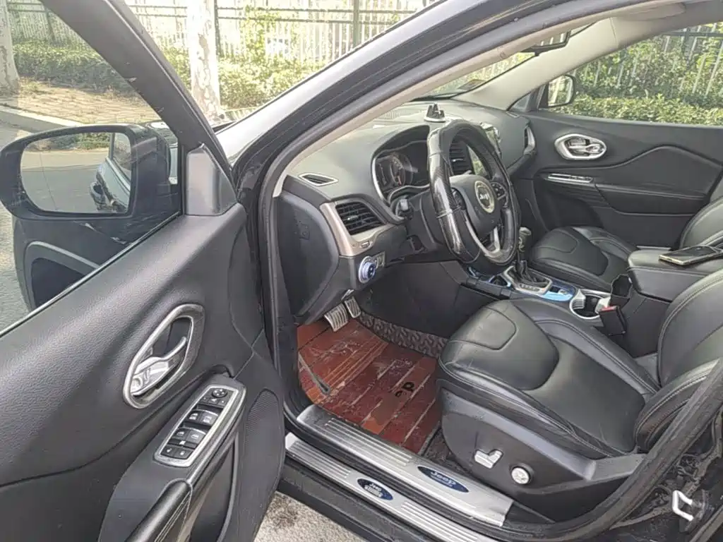 Jeep Cherokee — миниатюра 16