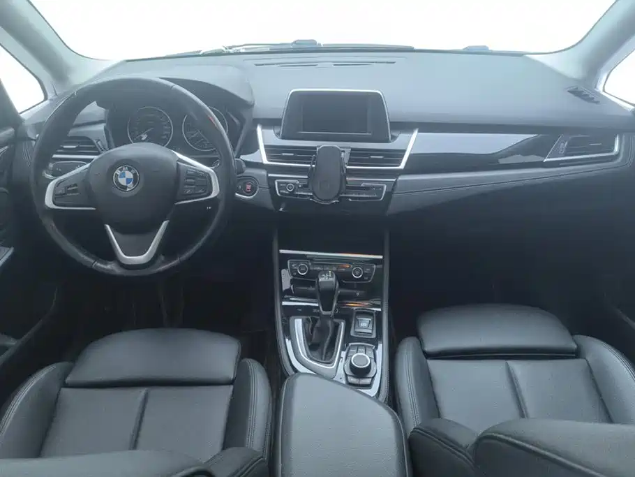 BMW 2 Series Active Tourer — миниатюра 12