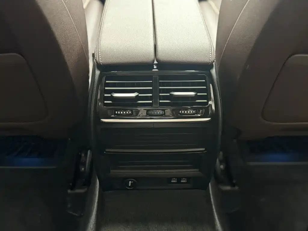 BMW 5 Series New Energy — миниатюра 16