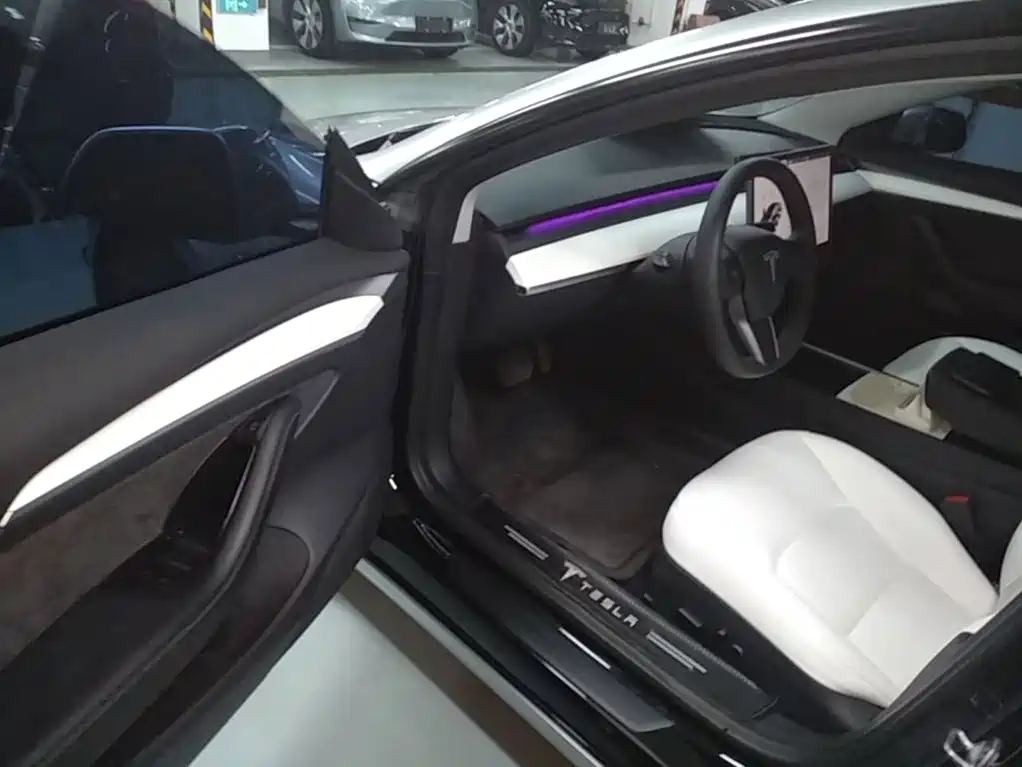 Tesla Model 3 — миниатюра 16