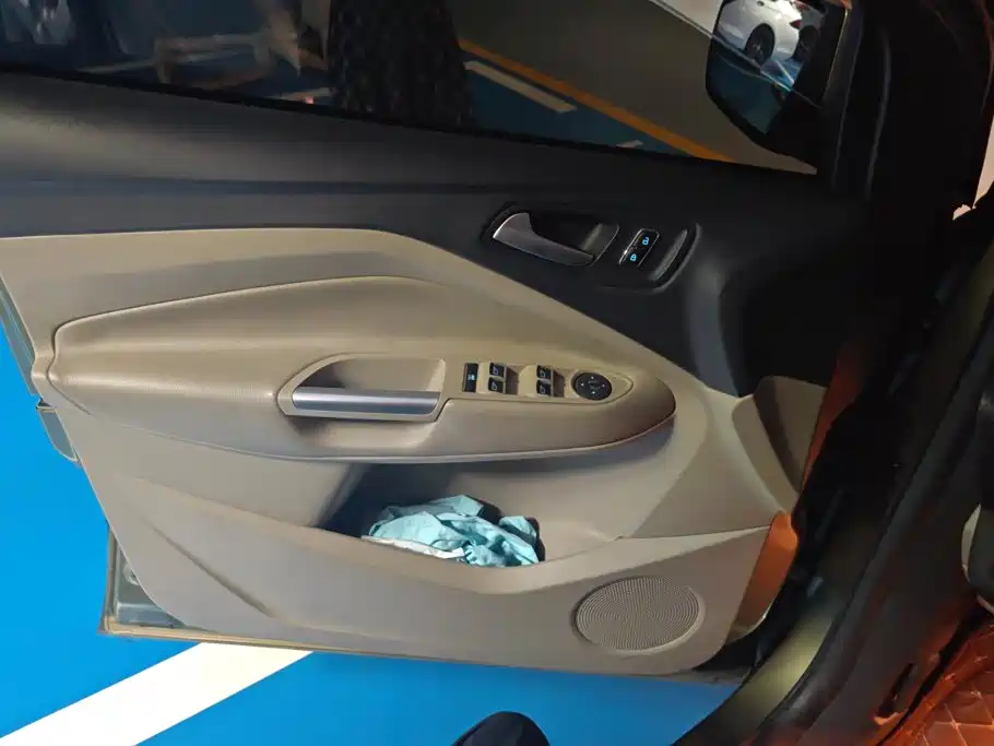 Ford Kuga — миниатюра 7