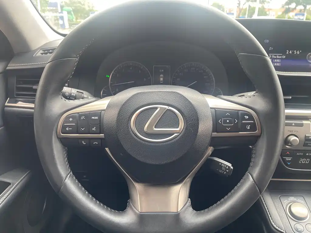 Lexus ES — миниатюра 6