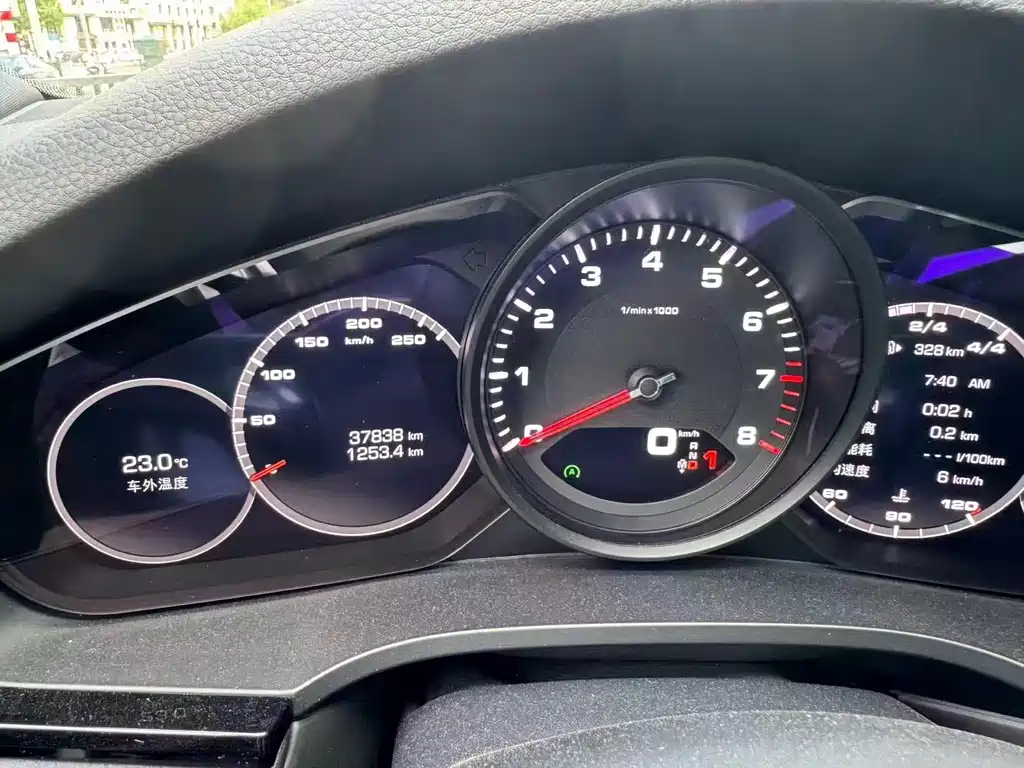 Porsche Cayenne — миниатюра 7