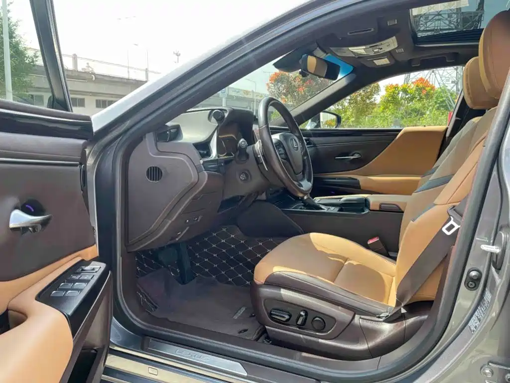 Lexus ES 2020 200