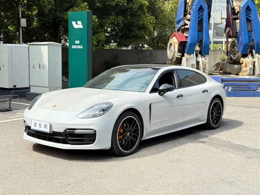 Porsche Panamera 2021