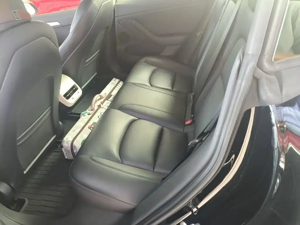 Tesla Model 3 — миниатюра 17