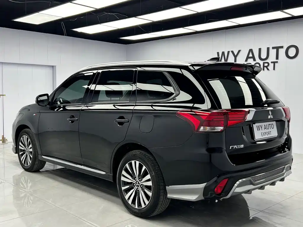 Mitsubishi Outlander — миниатюра 6