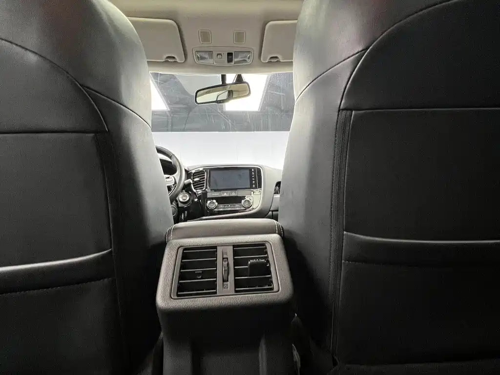 Mitsubishi Outlander — миниатюра 15