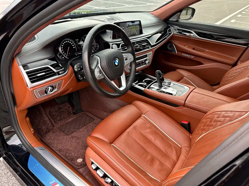 BMW 7 Series — миниатюра 10
