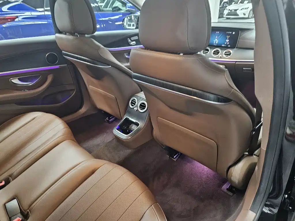 Mercedes-Benz E-Class — миниатюра 6