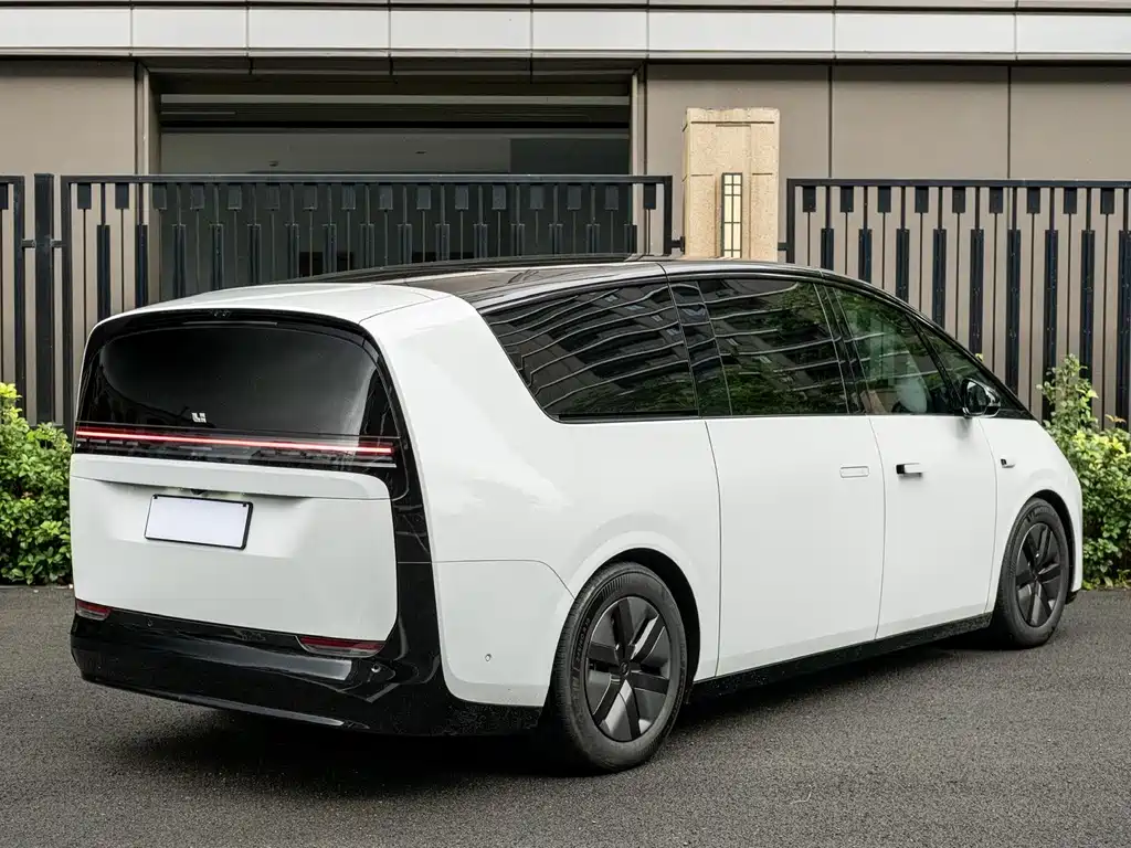 Li Auto MEGA 2024 Ultra