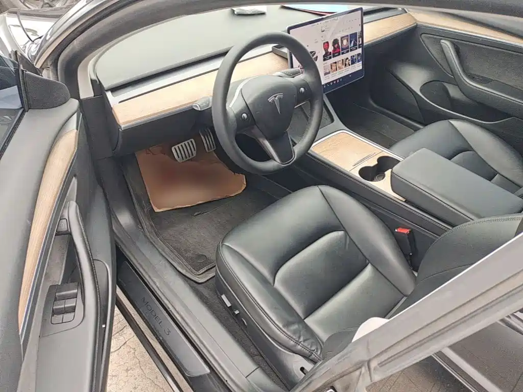 Tesla Model 3 — миниатюра 16