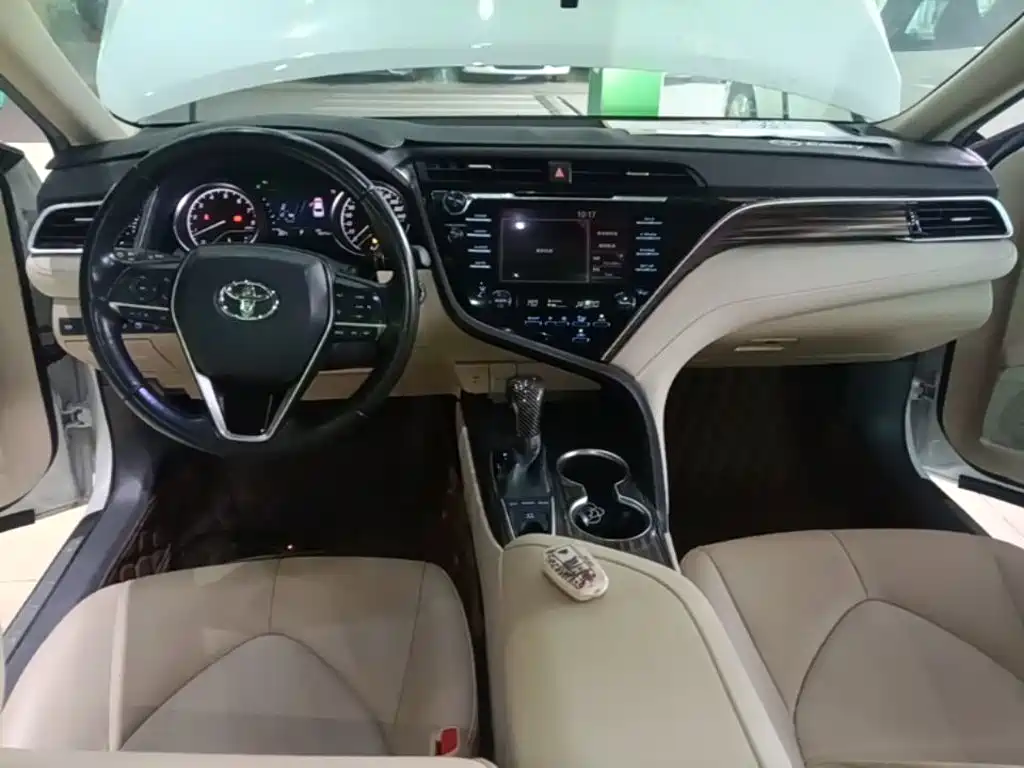 Toyota Camry — миниатюра 10