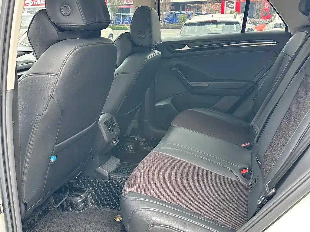 VOLKSWAGEN T ROC EXPLORING SONGS