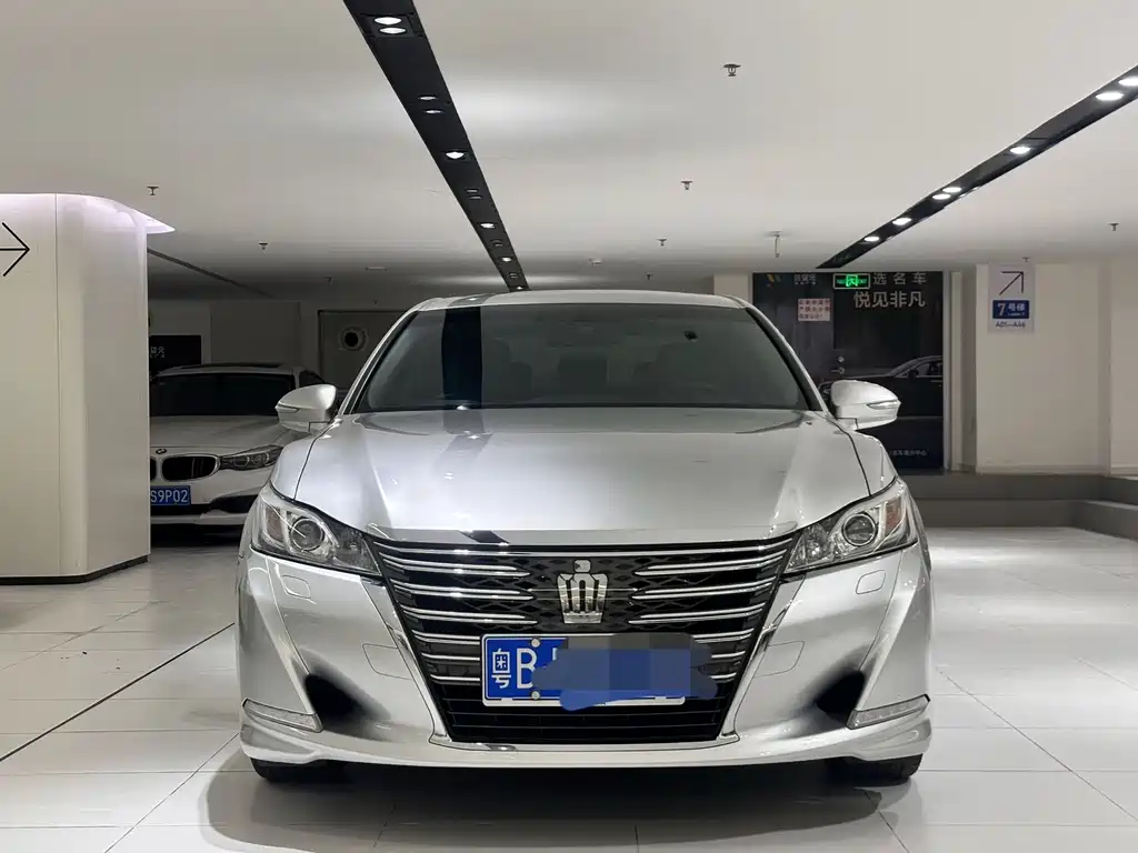 Toyota Crown — миниатюра 2