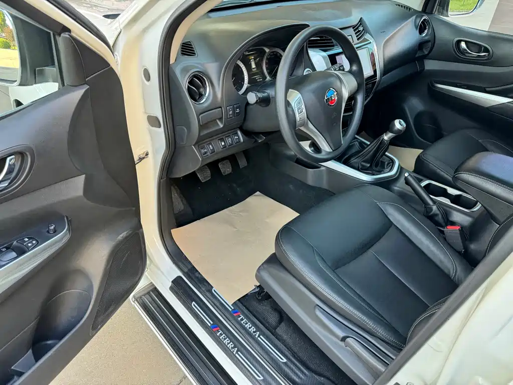 Nissan Terra — миниатюра 8
