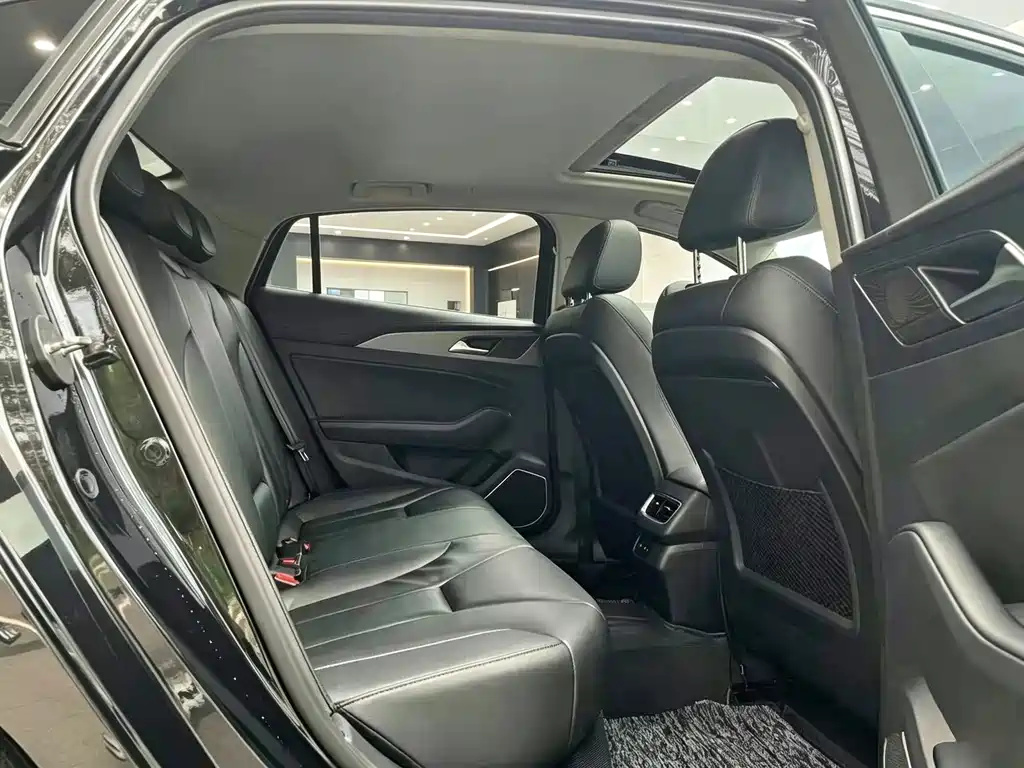 Hongqi Hongqi H5 — миниатюра 6