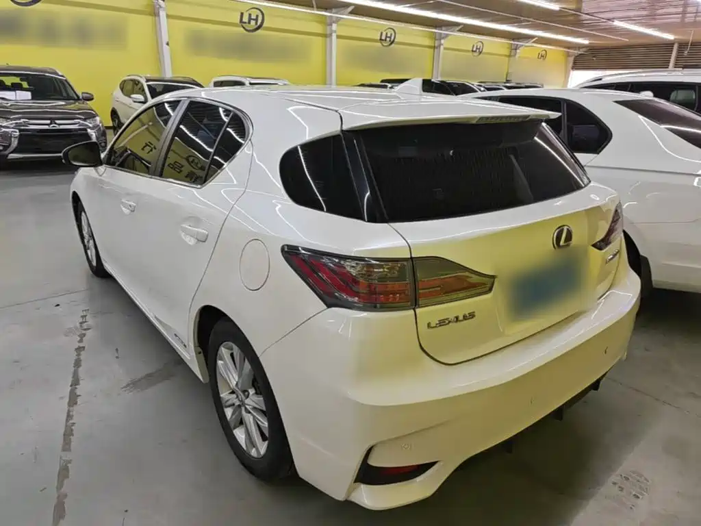 Lexus CT — миниатюра 5