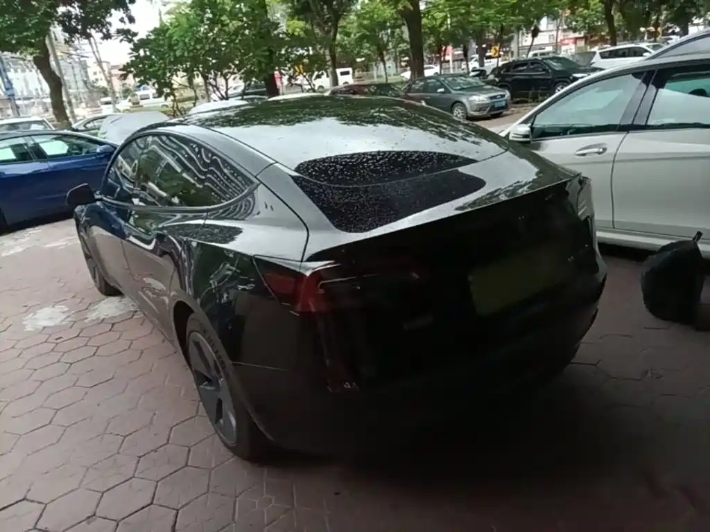 Tesla Model 3 — миниатюра 5
