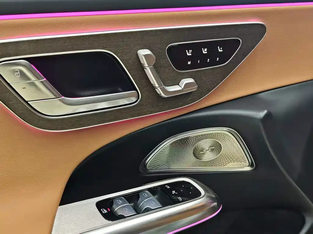 Mercedes-Benz E-Class — миниатюра 6