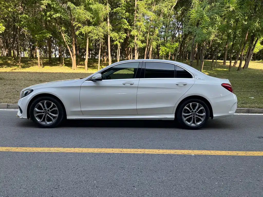 Mercedes-Benz C-Class — миниатюра 3