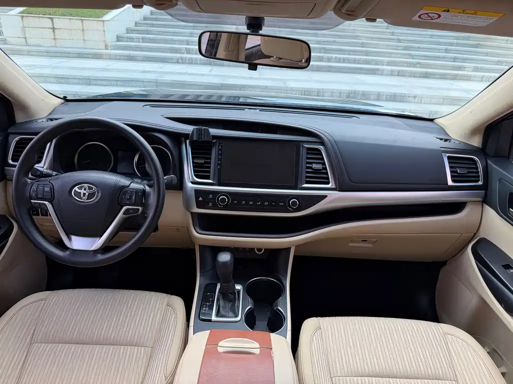 Toyota Highlander — миниатюра 9