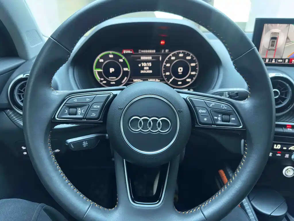 Audi Q2L e-tron — миниатюра 16