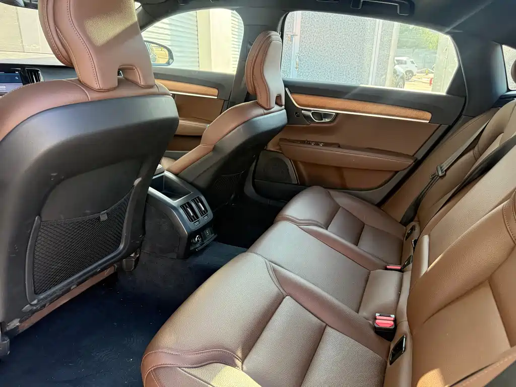 Volvo S90 — миниатюра 8