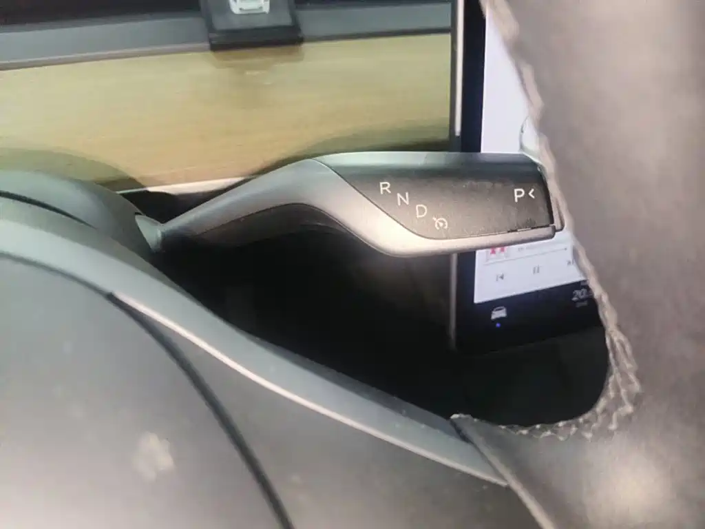 Tesla Model 3 — миниатюра 14