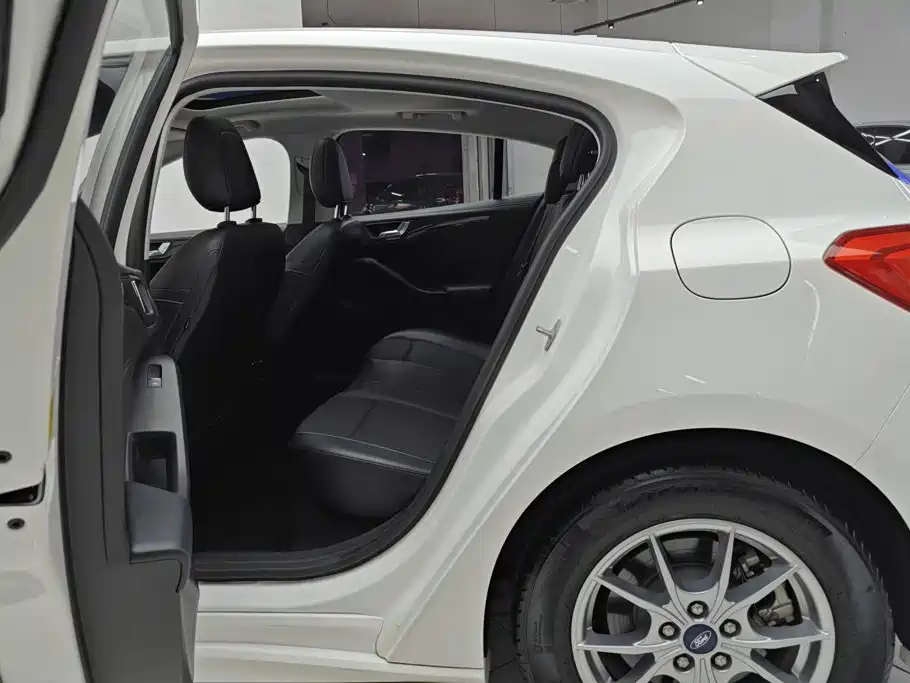 Ford Focus — миниатюра 11
