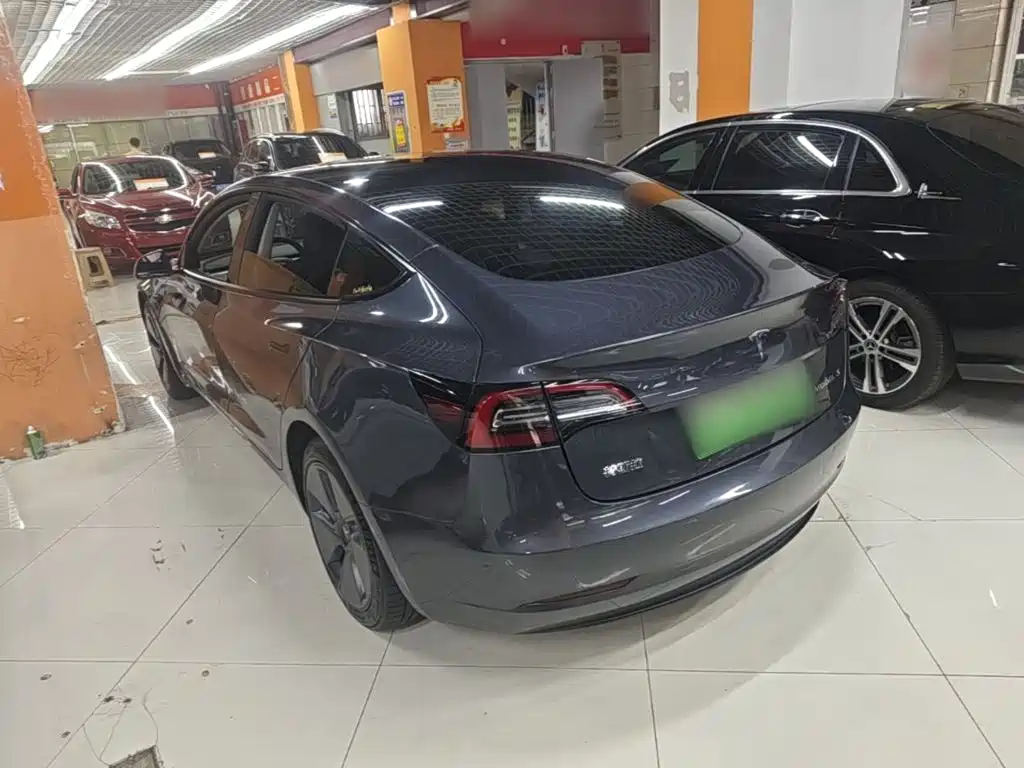 Tesla Model 3 — миниатюра 5