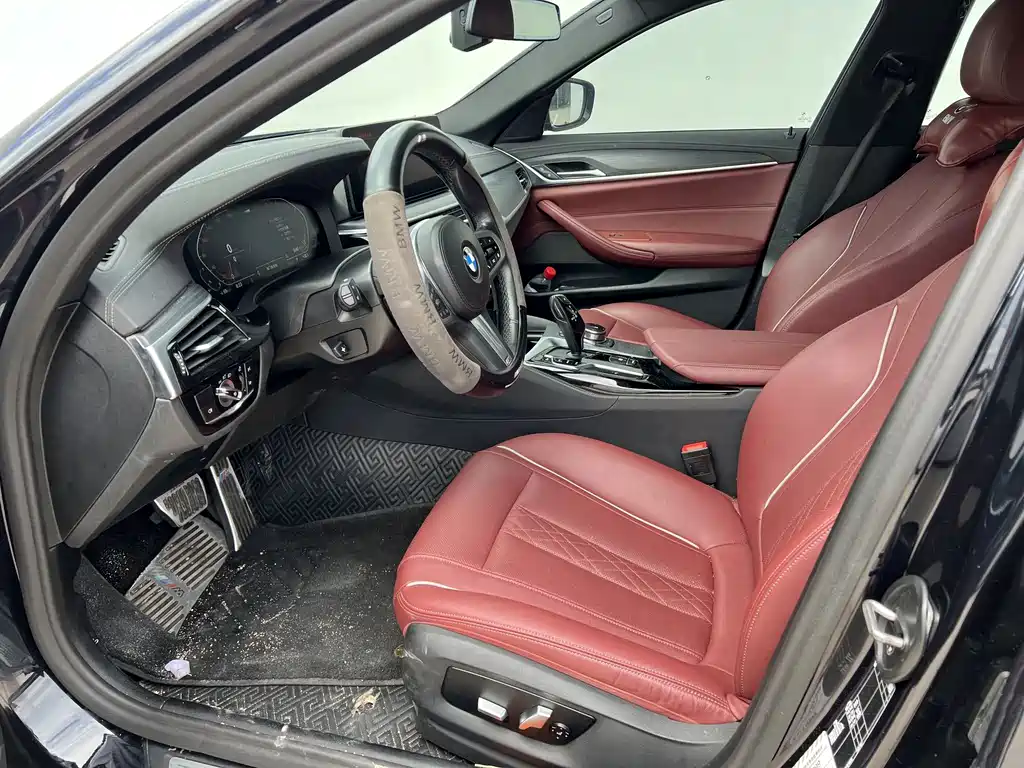 BMW 5 Series — миниатюра 13