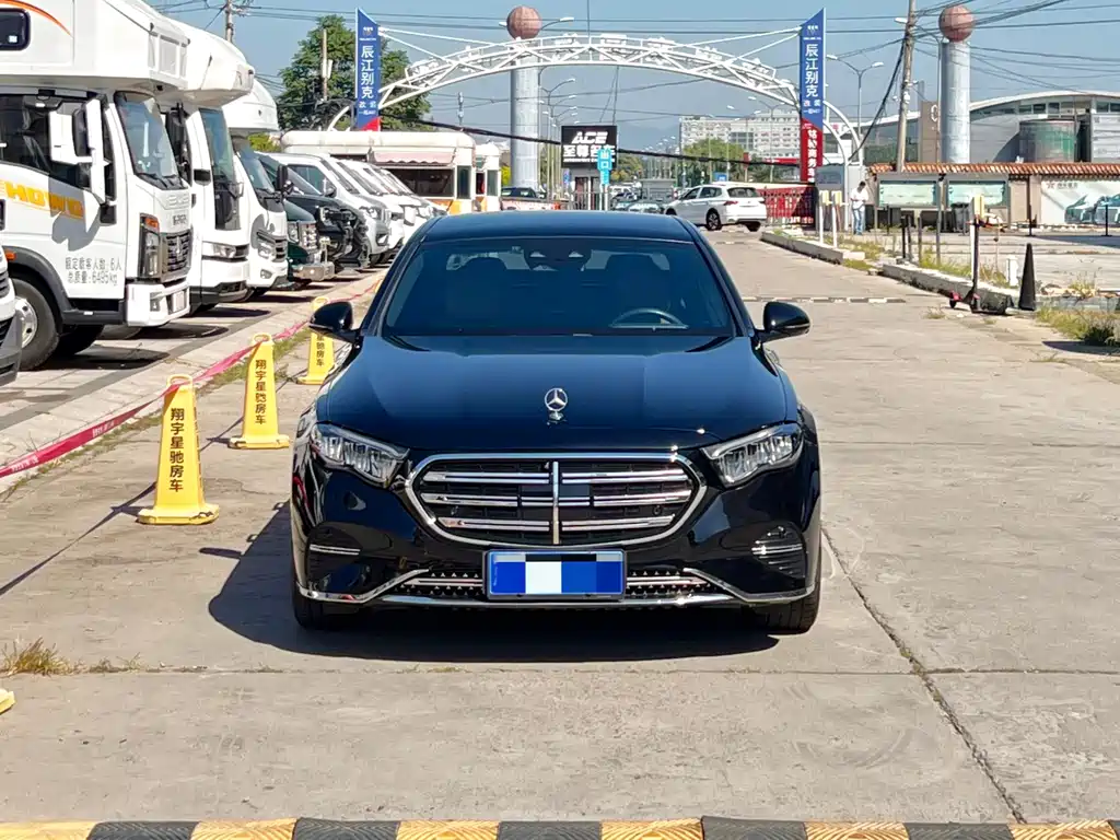 Mercedes-Benz E-Class — миниатюра 2